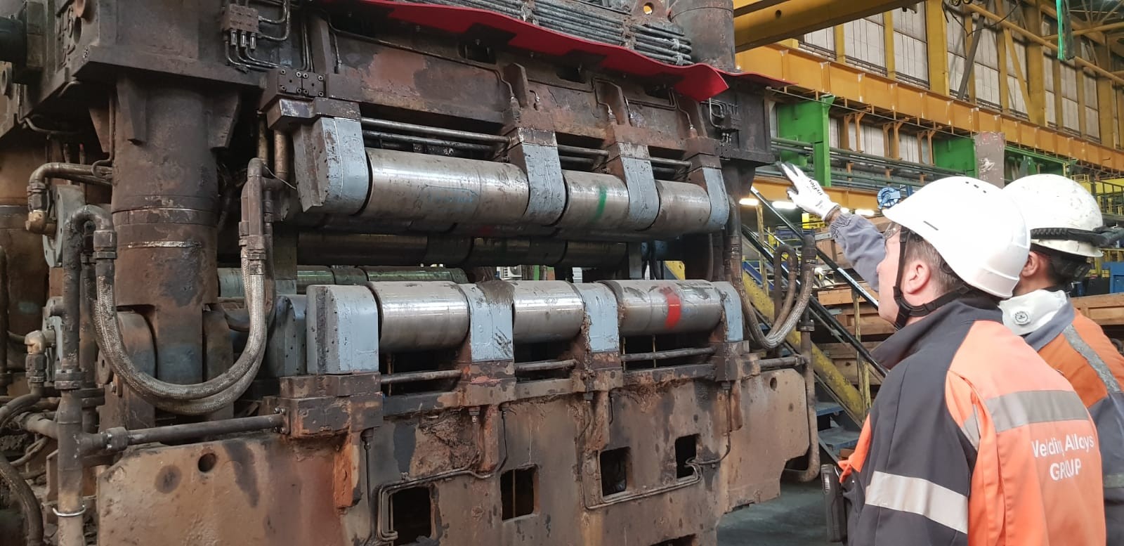 Continuous casting machine roll segment